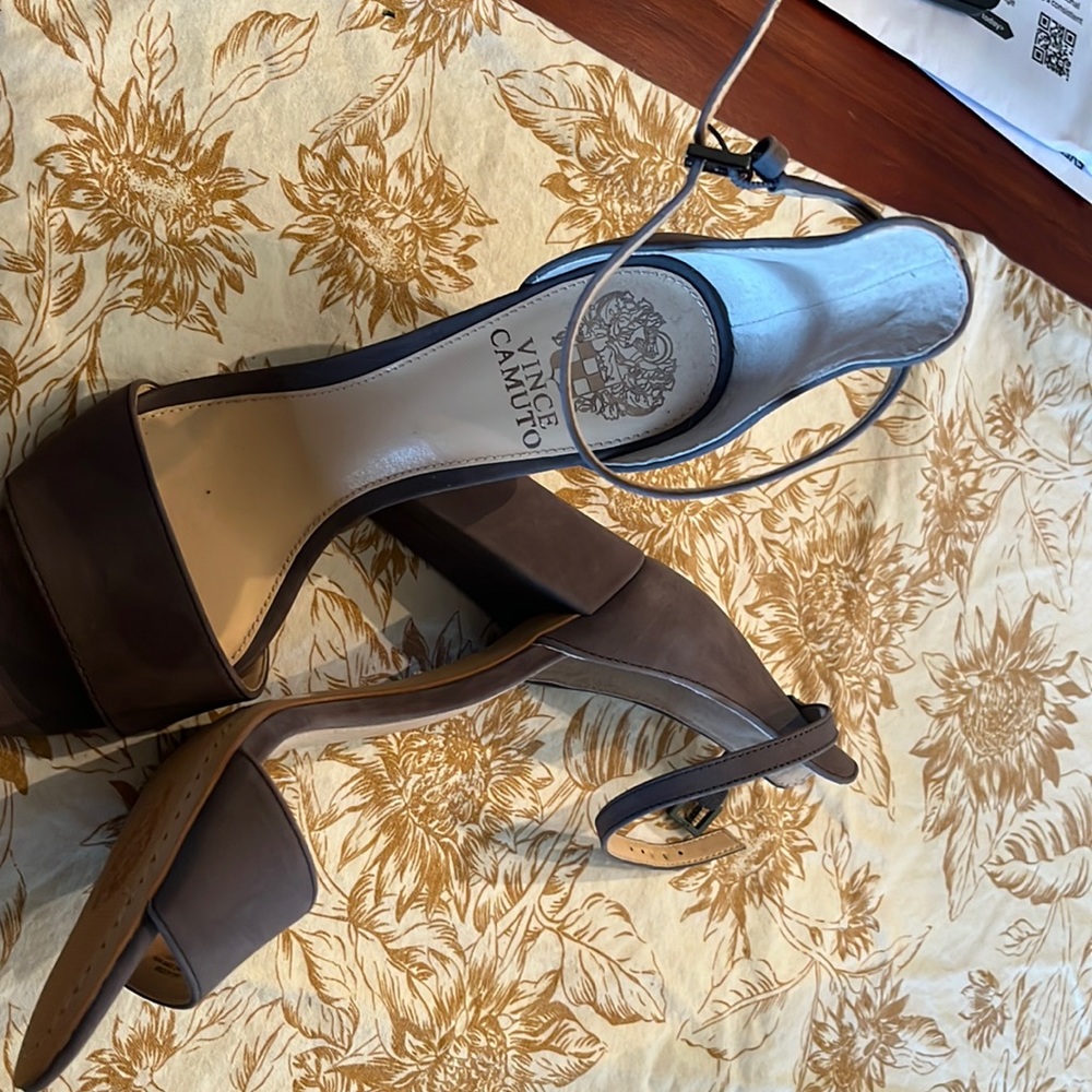 Vince Camuto suede pumps NEW